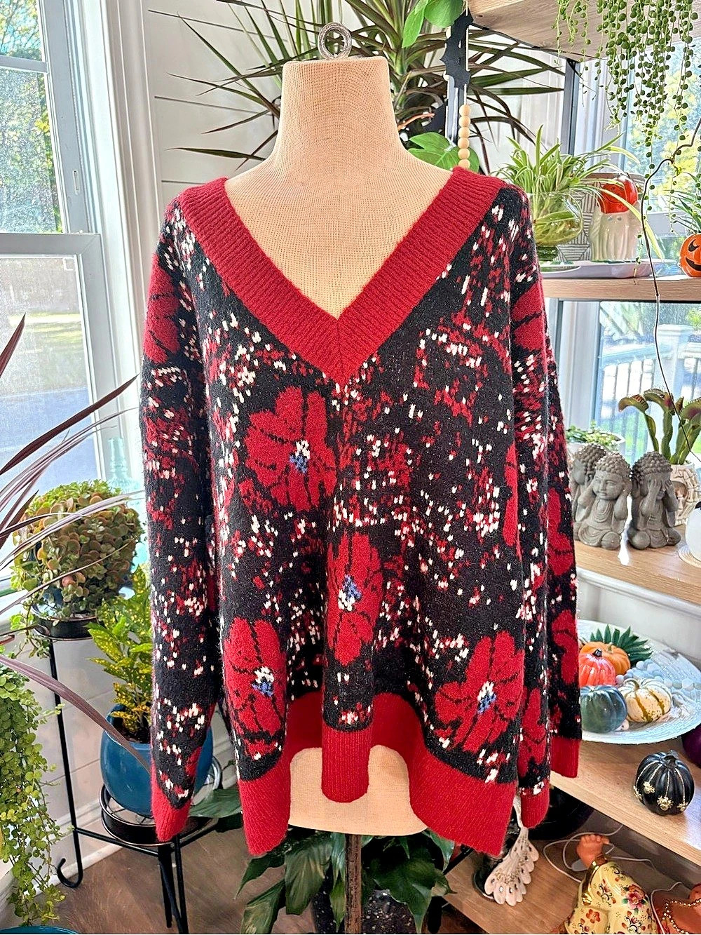 POL Floral V-Neck Sweater in Black & Red Size Medium